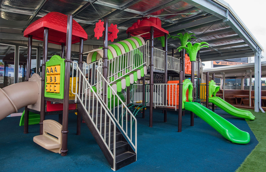 KIDS PLAYGROUND & CABANAS | The Warilla Hotel